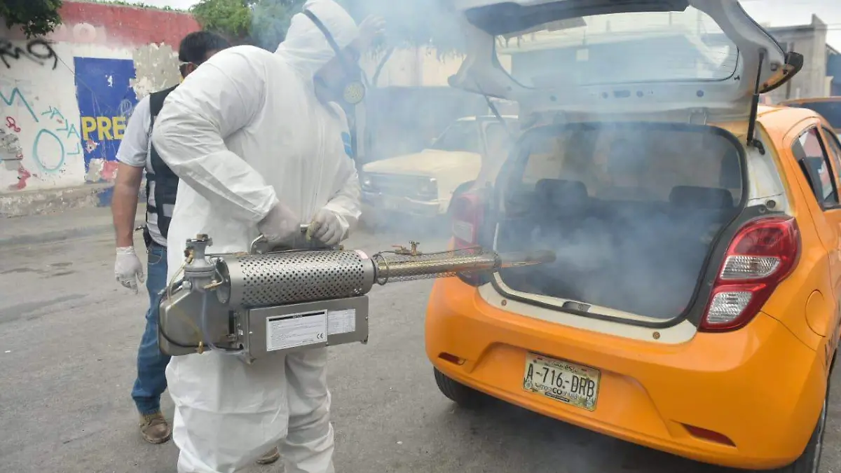 Sanitizan transporte público Torreón